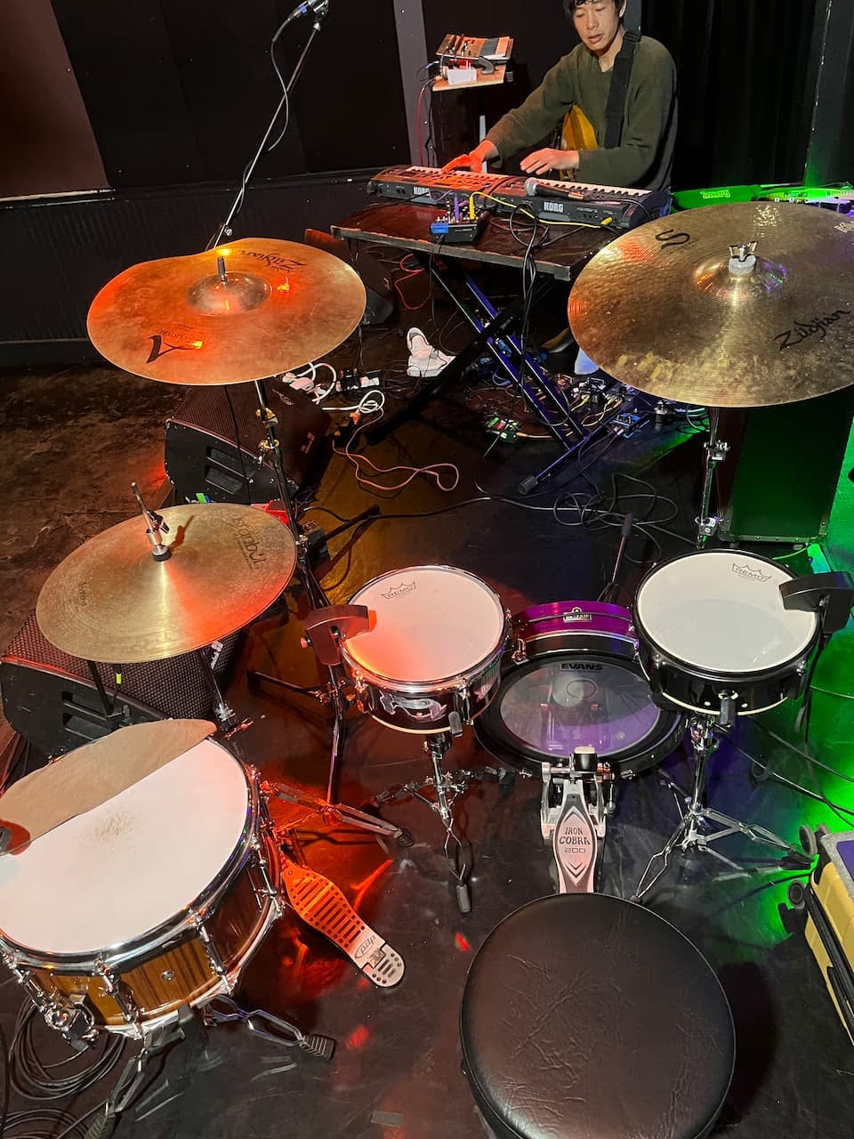 A photo of Brin's minimal Sensory Percussion setup