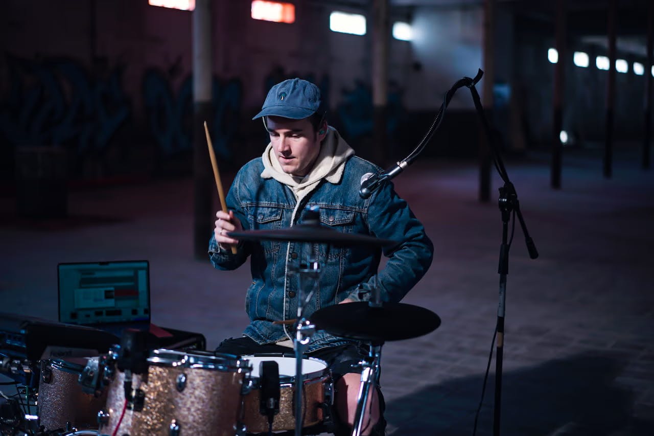 A front-facing shot of Chordsplitter performing his track from behind the drums.