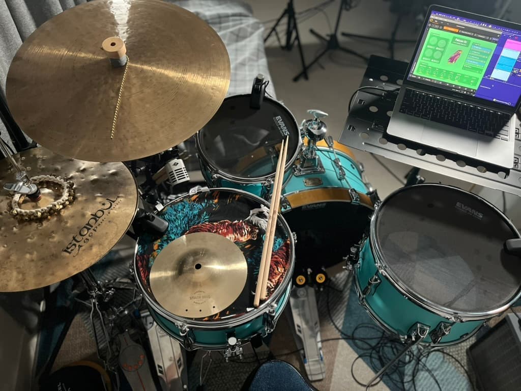 A photo from behind the kit showing Sensory Percussion on mesh drums with cymbals